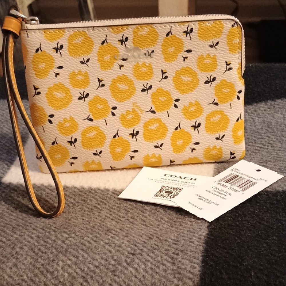 NWT Coach Buttercup Multi Corner Zip Floral Wristlet